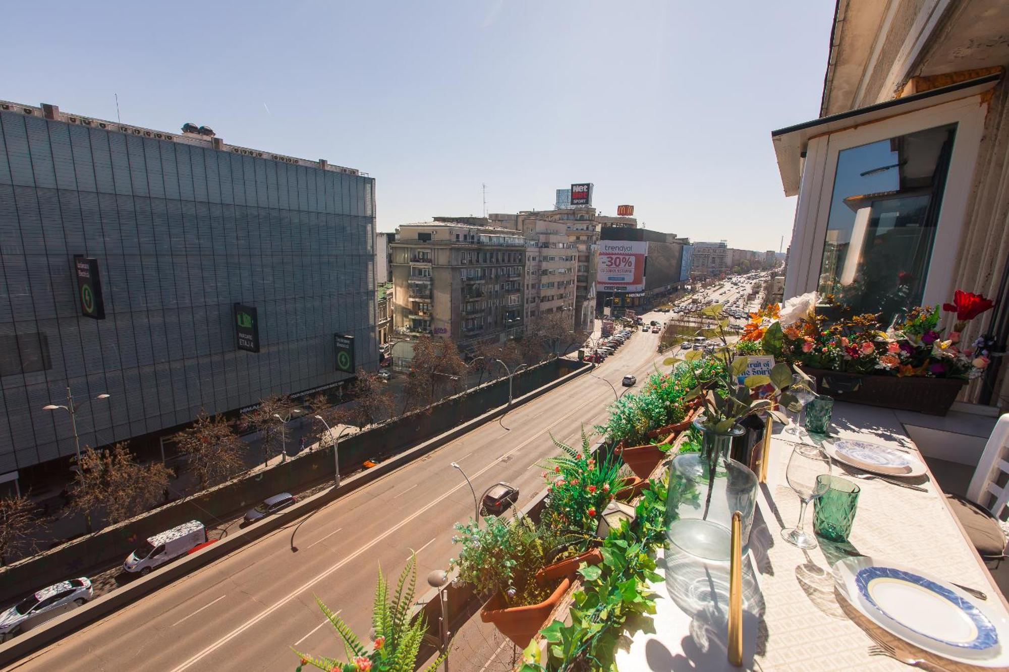 Old Town Apartment With Amazing View From The Balcony Boekarest Buitenkant foto