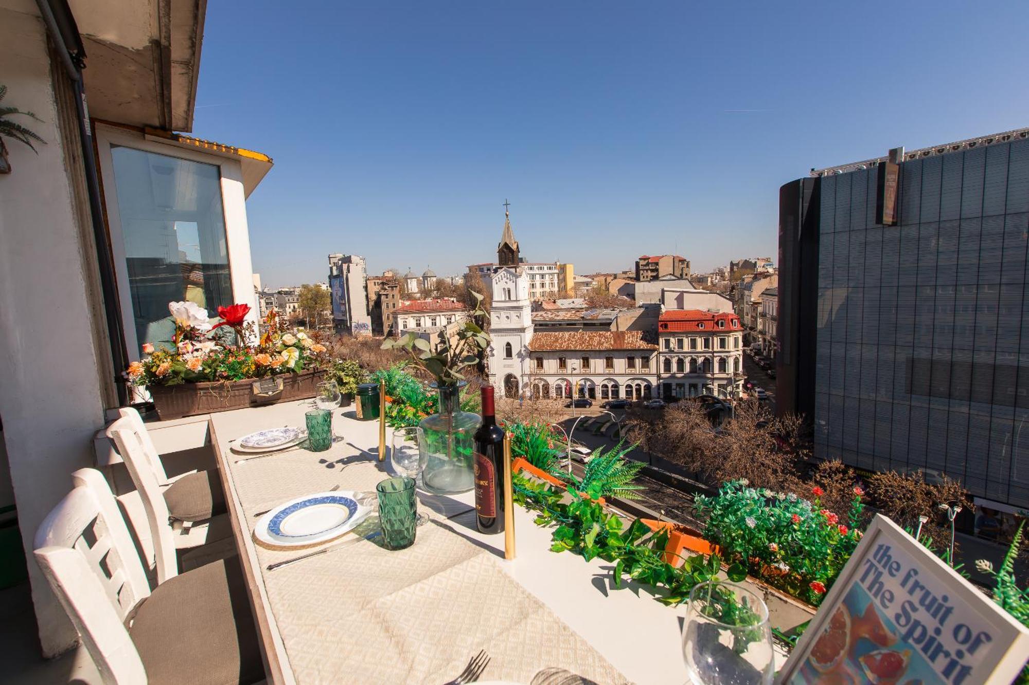 Old Town Apartment With Amazing View From The Balcony Boekarest Buitenkant foto