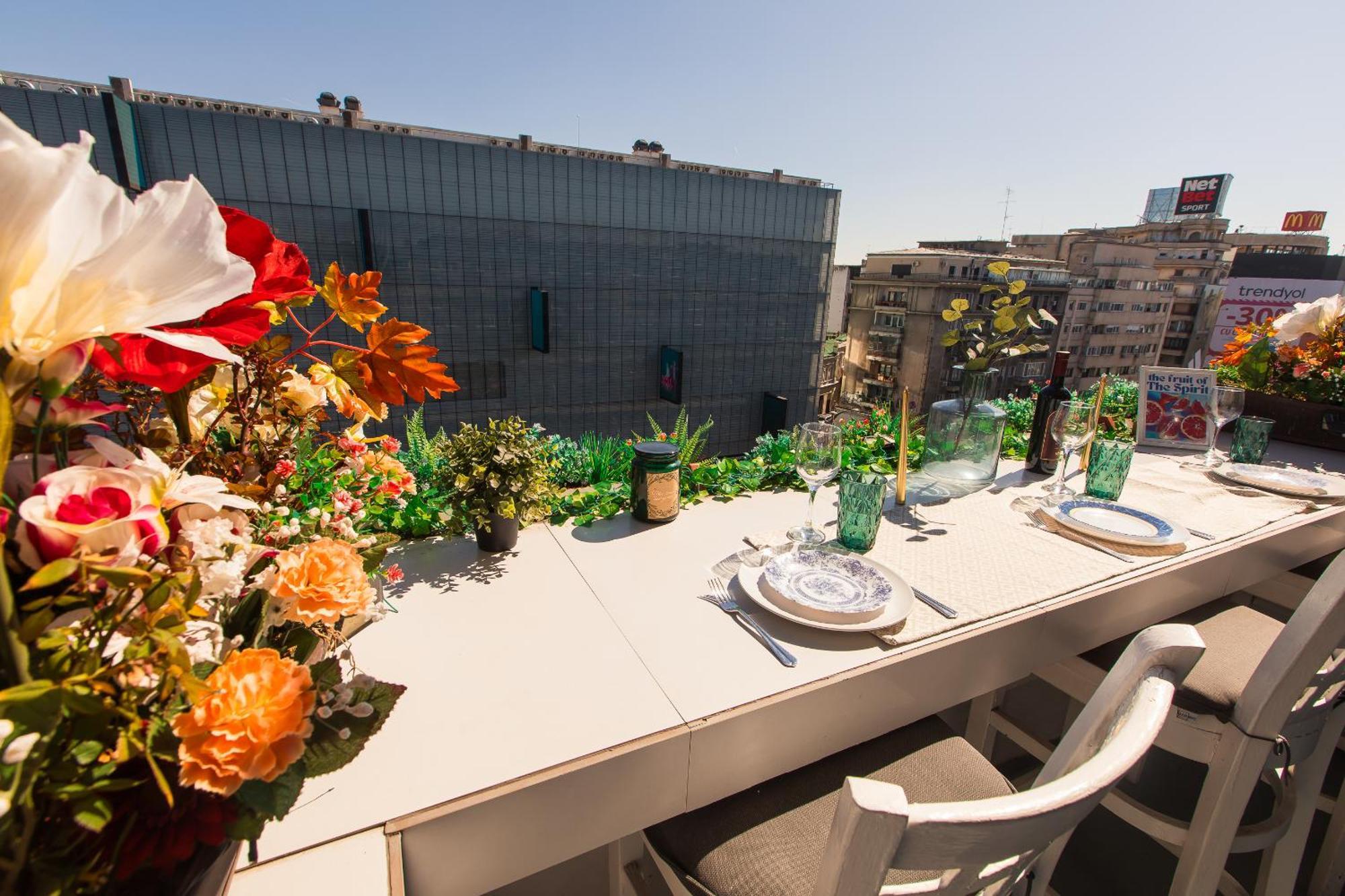 Old Town Apartment With Amazing View From The Balcony Boekarest Buitenkant foto