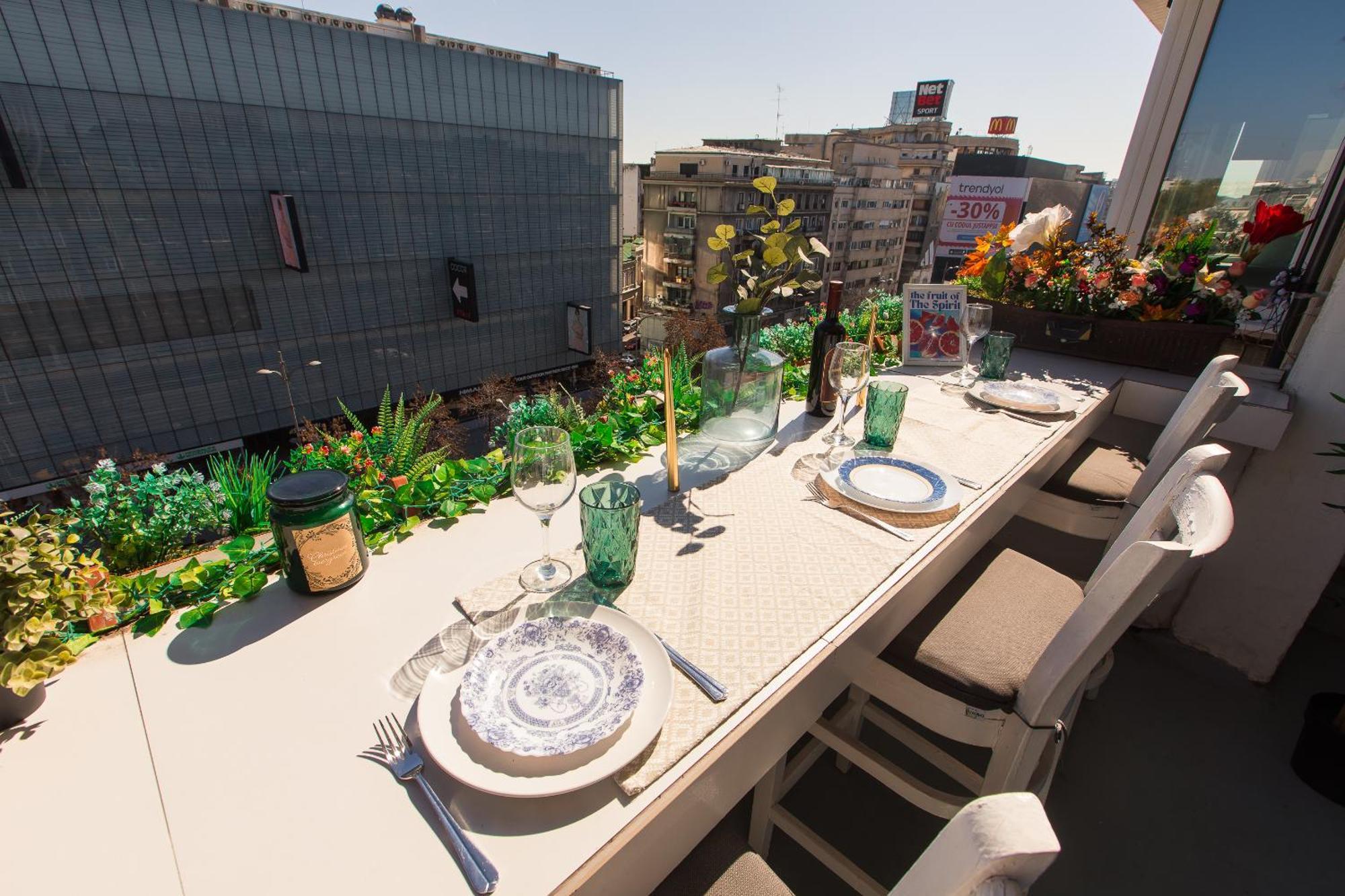 Old Town Apartment With Amazing View From The Balcony Boekarest Buitenkant foto