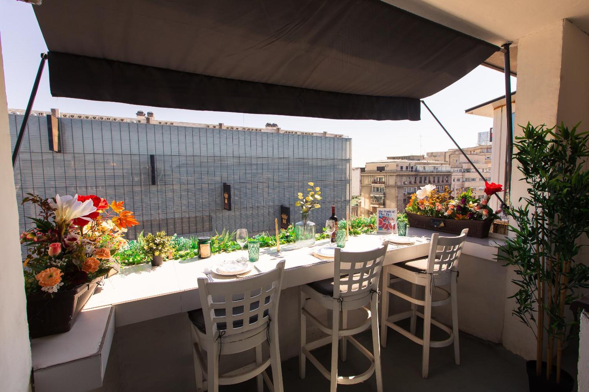 Old Town Apartment With Amazing View From The Balcony Boekarest Buitenkant foto